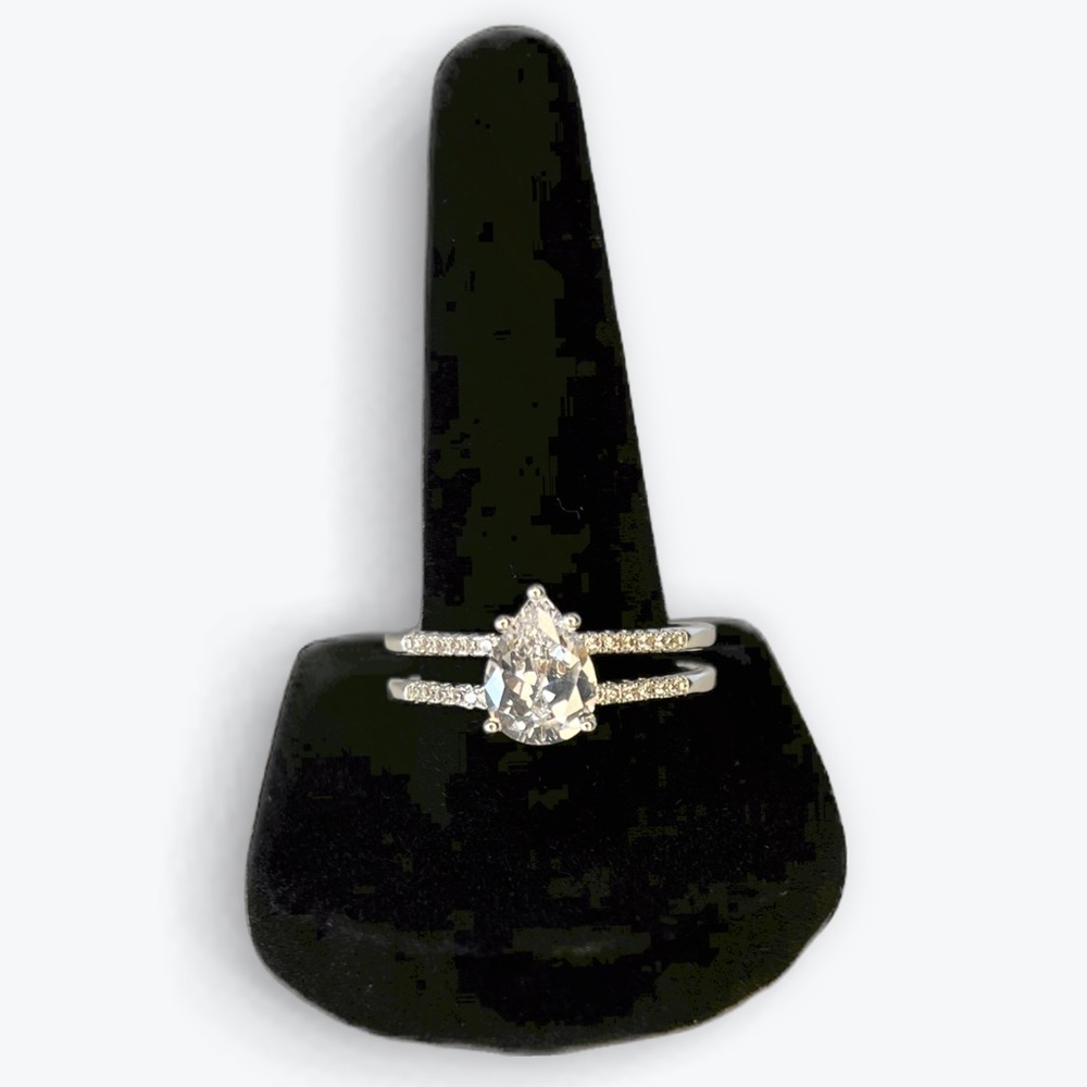 NWOT Silver Tone Ring with Teardrop Cubic Zirconia and Cubic Zirconia Accents - Picture 3 of 8